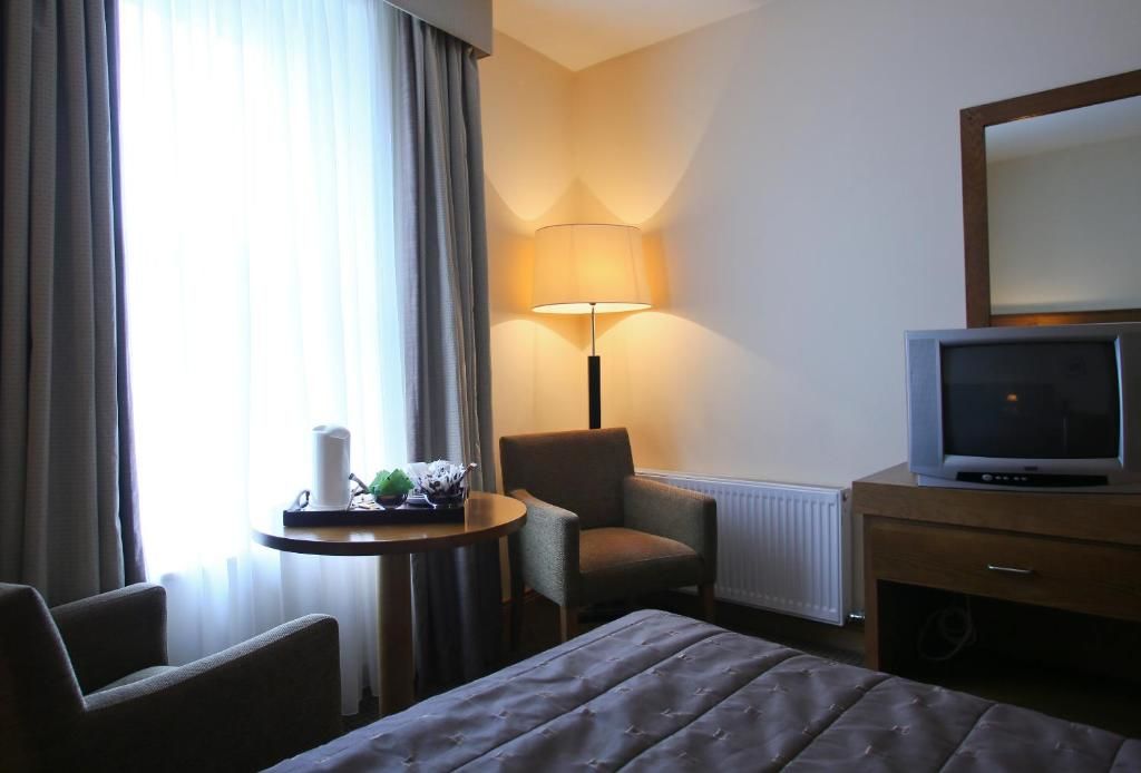 Отель The Carraig Hotel Каррик-он-Шур